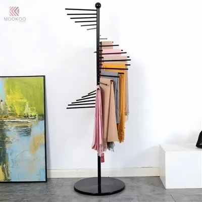 Moderner, abnehmbarer, polierter Baum-Metall-Schalständer mit drehbarem Schal-Organizer-Ausstellungsständer für Boutiquen und den Einzelhandel mit Kleidung