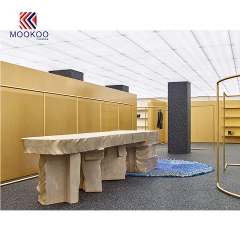Hängende Kleidung anzeigen